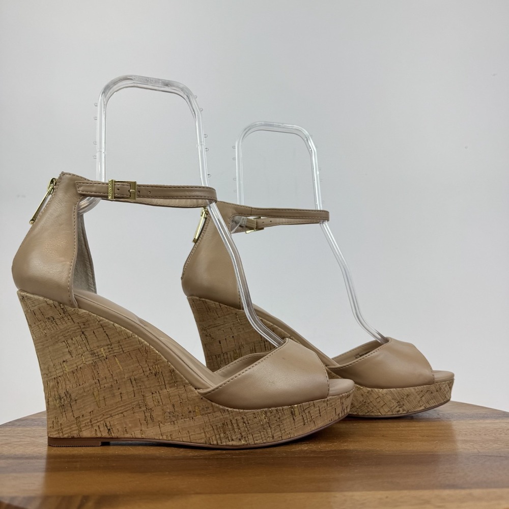 New NWOB Womens Charles By Charles David Lois Beige Faux Leather Sandals Size 11